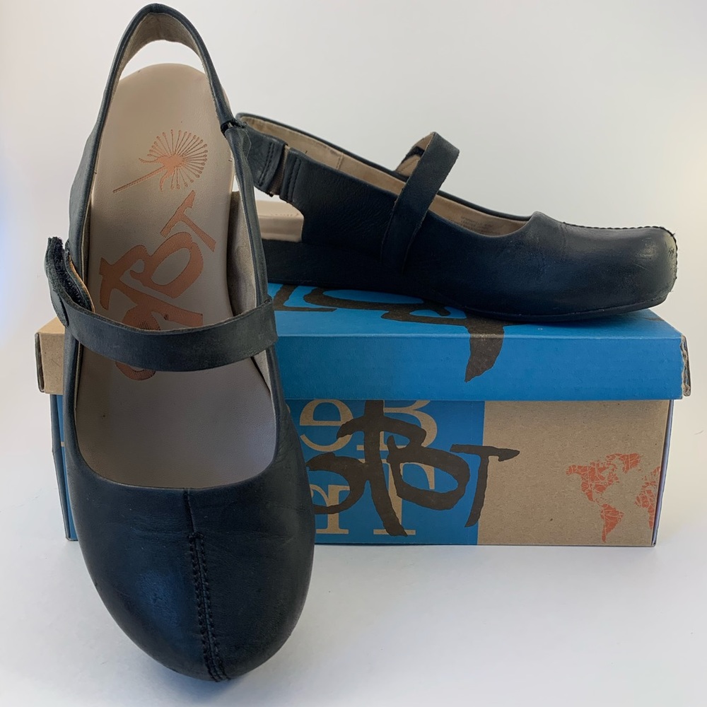 OTBT Sling-Back Closed-Toe Wedges